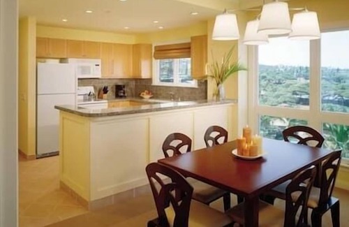 Waikiki Resort | HGVC Waikiki Beach Walk Resort & Spa, Hot Tub-Pool