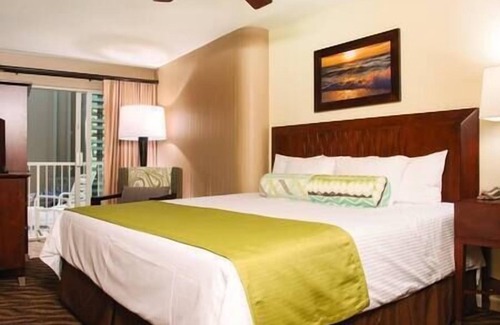 Waikiki Resort | HGVC Waikiki Beach Walk Resort & Spa, Hot Tub-Pool