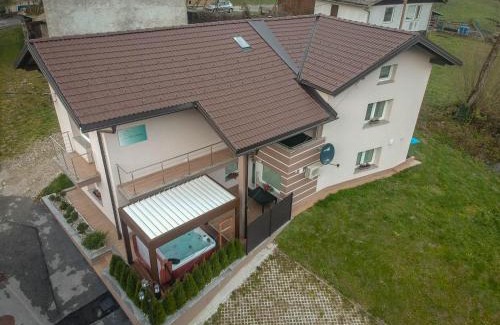 Kamno House | Hiša Bohinc z wellnessom