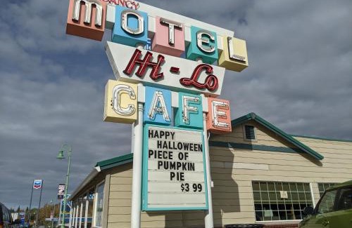 Weed Hotel | Hi-Lo Motel, Cafe and RV Park Mount Shasta Area