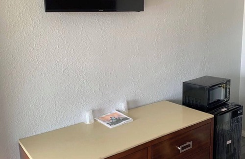 Lynwood Hotel | Hi Rise Motel
