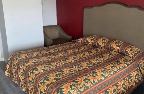 Lynwood Hotel | Hi Rise Motel