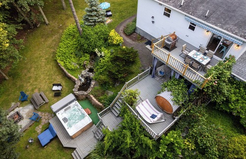 Bushkill House | Hideaway/Hot Tub/Sunna/Kayaks/Lake/Pool