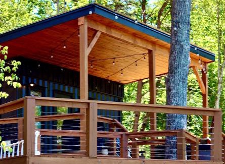 Hiawassee Villa | Hiawassee Glamping Container Treehouse
