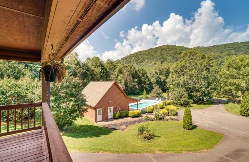 Hiawassee House | Hiawassee River Retreat 2 Mtn-View Decks!