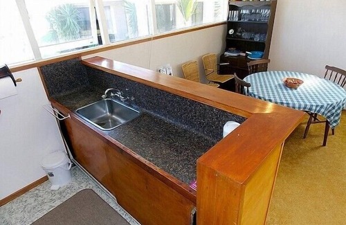 Whangamata Cottage | Hibiscus Cottage - Whangamata Bach