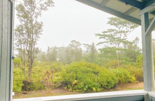 Keaau Apartment | Hibiscus Hale, Full Kitchen, King Bed, Parking