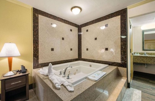 Galloway Hotel | Hibiscus Inn & Suites