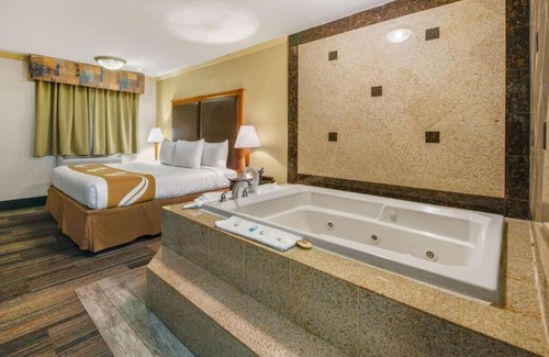 Galloway Hotel | Hibiscus Inn & Suites