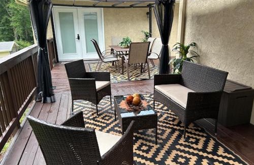 Fayetteville House | Hibiscus Retreat fully equipped guest studio