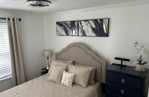Fayetteville House | Hibiscus Retreat fully equipped guest studio