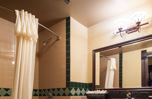 Deadwood Hotel | Hickok's Hotel & Casino