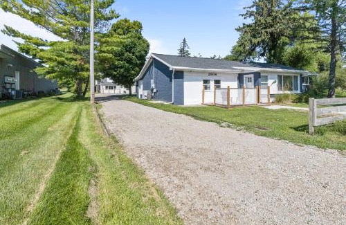Douglas House | Hickory Cottage - Short distance to downtown, beaches, and breweries