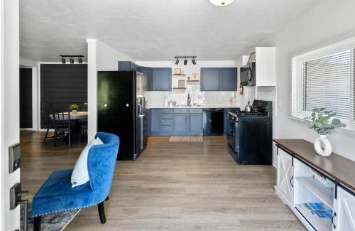 Douglas House | Hickory Cottage - Short distance to downtown, beaches, and breweries