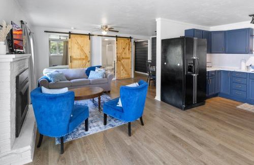 Douglas House | Hickory Cottage - Short distance to downtown, beaches, and breweries