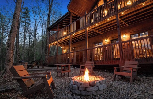 Gatlinburg - Pigeon Forge Cabin | Hickory Hollow Lodge
