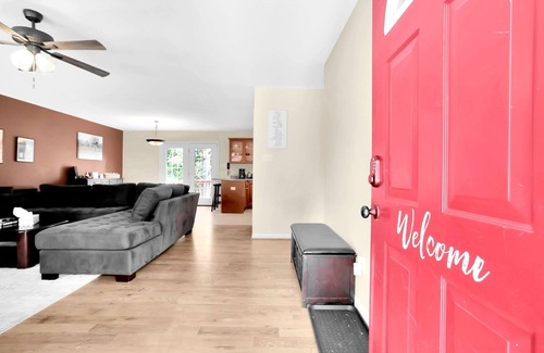 Mount Jackson House | Hickory House - Mountain home with Hiking, Wineries, Hot tub & more!