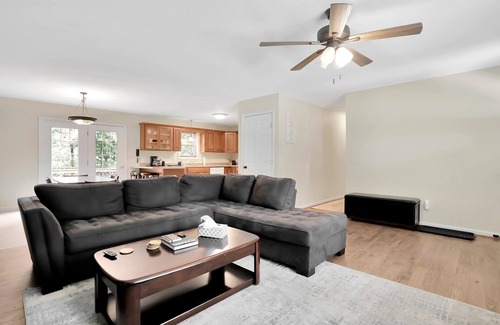 Mount Jackson House | Hickory House - Mountain home with Hiking, Wineries, Hot tub & more!