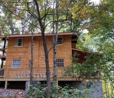 Almond House | Hickory Ridge - HotTub - GSMNP, NOC, Train and Fontana Lake