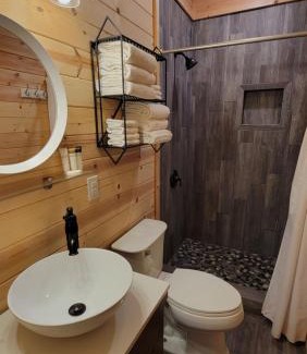 Almond House | Hickory Ridge - HotTub - GSMNP, NOC, Train and Fontana Lake