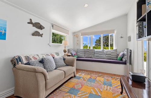 Langs Beach House | Hidden Cove Gem - Langs Beach Holiday Home