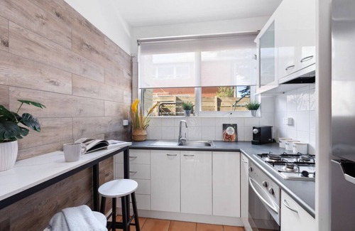 Caulfield North Apartment | Hidden Cozy Gem In Caulfield North