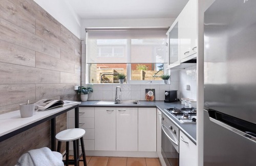 Caulfield North Apartment | Hidden Cozy Gem In Caulfield North