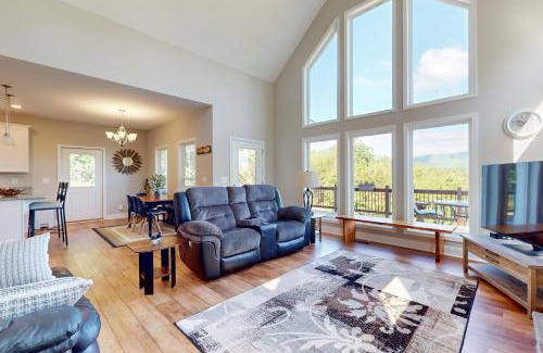 Lake Lure House | Hidden Escape with a View