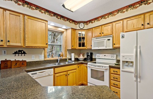 Skyland Cabin | Hidden Falls Cabin -Waterfall, Hot Tub, Private!