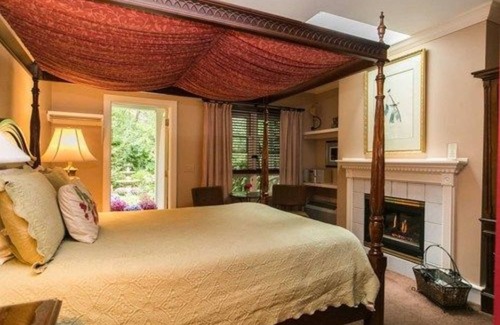 Saugatuck Bed & Breakfast | Hidden Garden Cottages & Suites