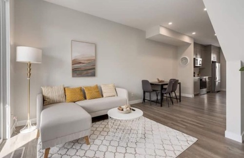 Calgary House | Hidden Gem 2 BR + Near Airport/Highway