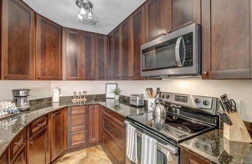 Springfield House | Hidden-Gem 2B Townhouse in Historic Springfield