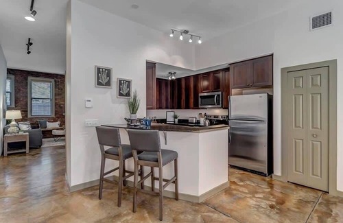 Springfield House | Hidden-Gem 2B Townhouse in Historic Springfield