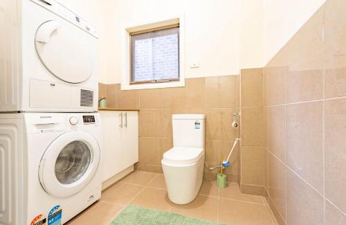 Heidelberg West Apartment | Hidden Gem - 3 bedroom townhouse in Heidelberg West