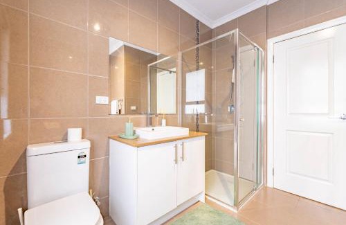 Heidelberg West Apartment | Hidden Gem - 3 bedroom townhouse in Heidelberg West