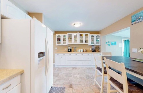 Bayshore Gardens House | Hidden Gem ~ 4 Beds 3 Baths Ultimate Family Vacation! 5 mins from Sarasota Inter