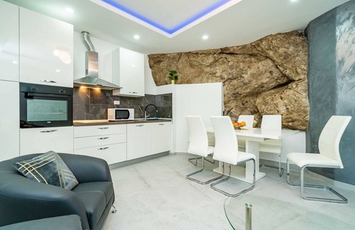 Molunat House | Hidden Gem Apartment