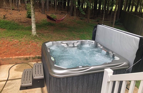 Durham House | Hidden Gem by The Eno River w/hot tub-4 miles from DUKE University and VAMC