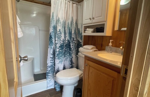 Warrensville Cabin | 'Hidden Gem' cabin with amazing Mountain Views!