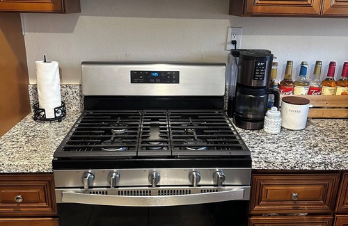 San Bernardino House | Hidden Gem. Comfy 2 Bedroom Home near NOS Event Center.