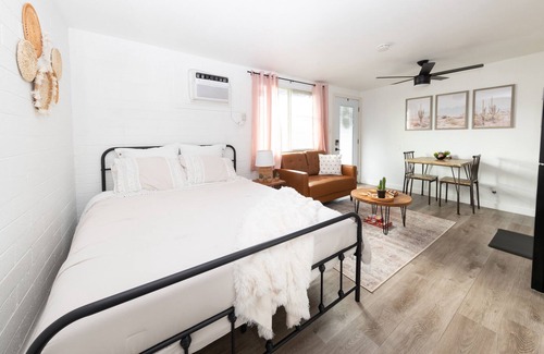 Riverside Apartment | Hidden Gem Cozy Studio w/kitchen in the heart of Tempe