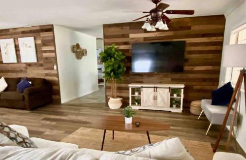 Cape Coral House | Hidden Gem: Escape to Newlin Cottage in Cape Coral
