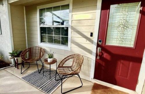 Cape Coral House | Hidden Gem: Escape to Newlin Cottage in Cape Coral