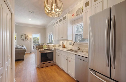 Gulf Pines House | Hidden Gem Escape - Secluded Vacation Home Near the Beach with Private Pool & Golf Cart