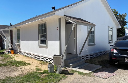 North Houston Apartment | Hidden Gem- Free Parking Near IAH, DT & PASS
