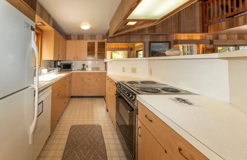 Fort Bragg House | Hidden Gem! Great views, fireplace, stars & nature