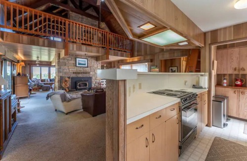 Fort Bragg House | Hidden Gem! Great views, fireplace, stars & nature
