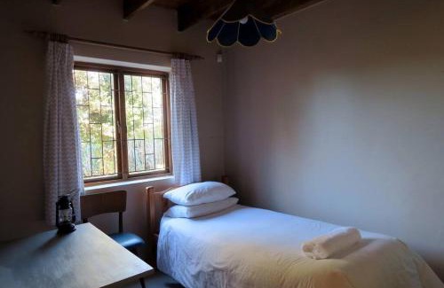 Betty's Bay House | Hidden gem in bush 350m from main beach