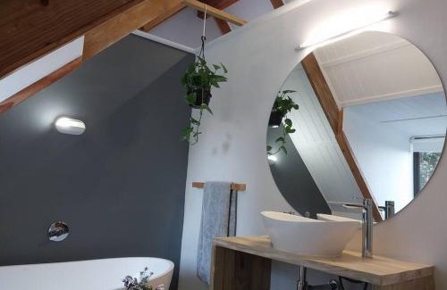 Betty's Bay House | Hidden gem in bush 350m from main beach
