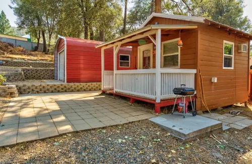 Oakhurst Cottage | Hidden gem in green heaven, getaway to Bass Lake & Yosemite